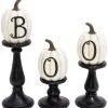 Kürbisse Mit BOO Aufschrift Auf Kerzenständer 3er Set -Halloween Verkaufsgeschäft boo kuerbisse auf kerzenstaender resin boo halloween pumpkin tabletop decor farblose halloween deko 54183