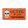 Totenschädel & Enter Hängeschild -Halloween Verkaufsgeschäft totenkopf und enter at your own risk haengeschild totenschaedel schild halloween dekoration 51658 01